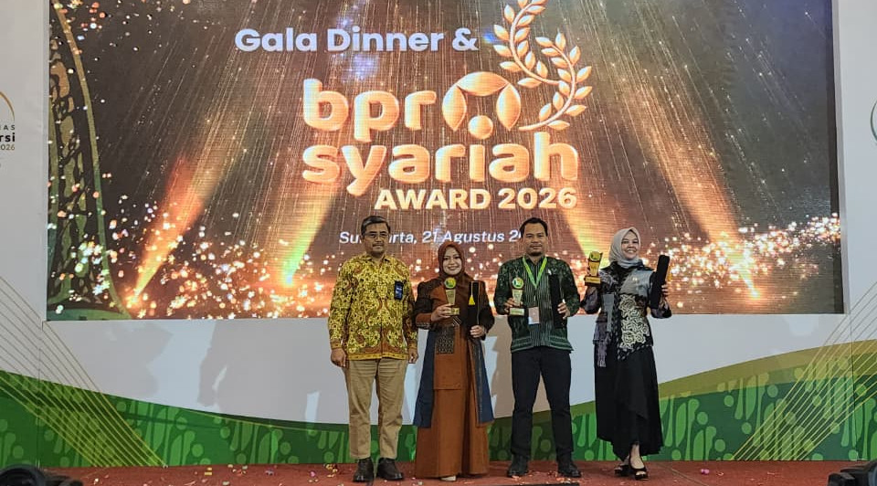 Foto : Para direksi dari BPR Syariah terbaik yang berhasil meraih BPR Syariah Award 2026 untuk kategori aset di bawah Rp100 miliar.